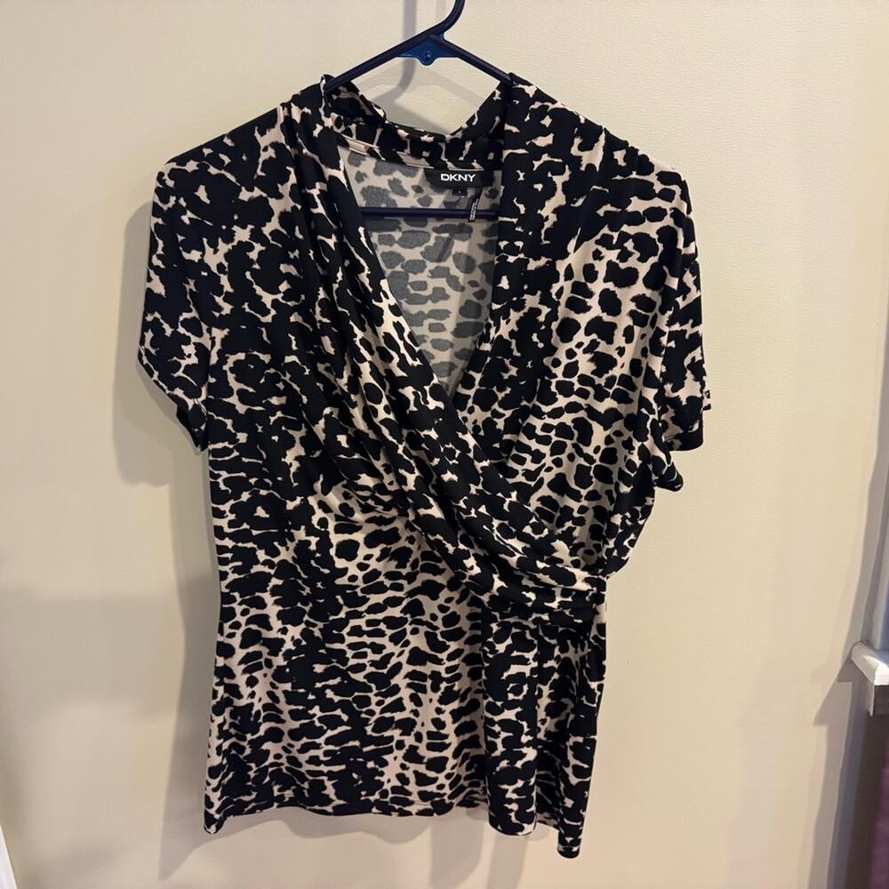 DKNY Women's Lightweight Animal Print Blouse Cream and Black Size Large